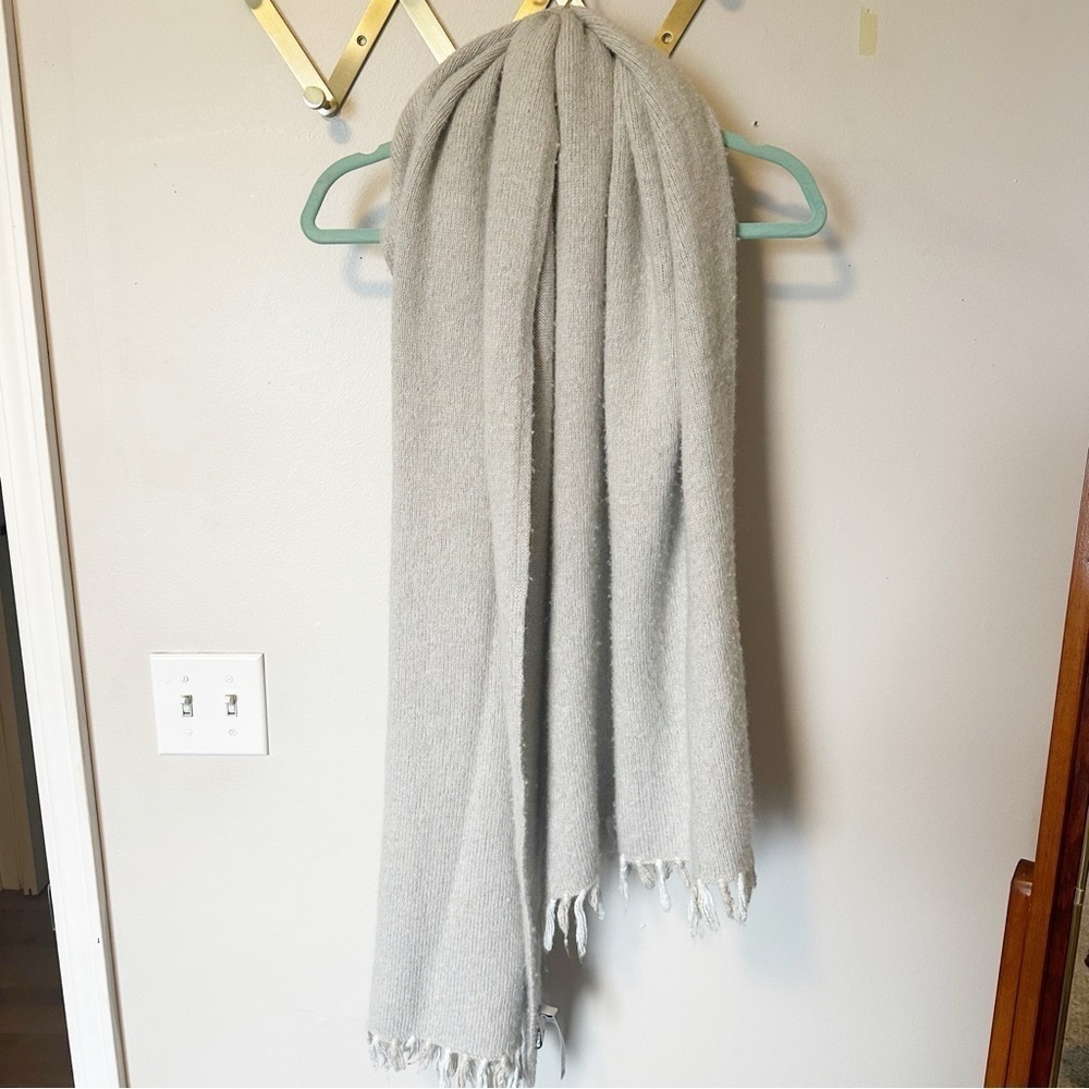 Vineyard vines oversized cozy fringe blanket scarf / wrap